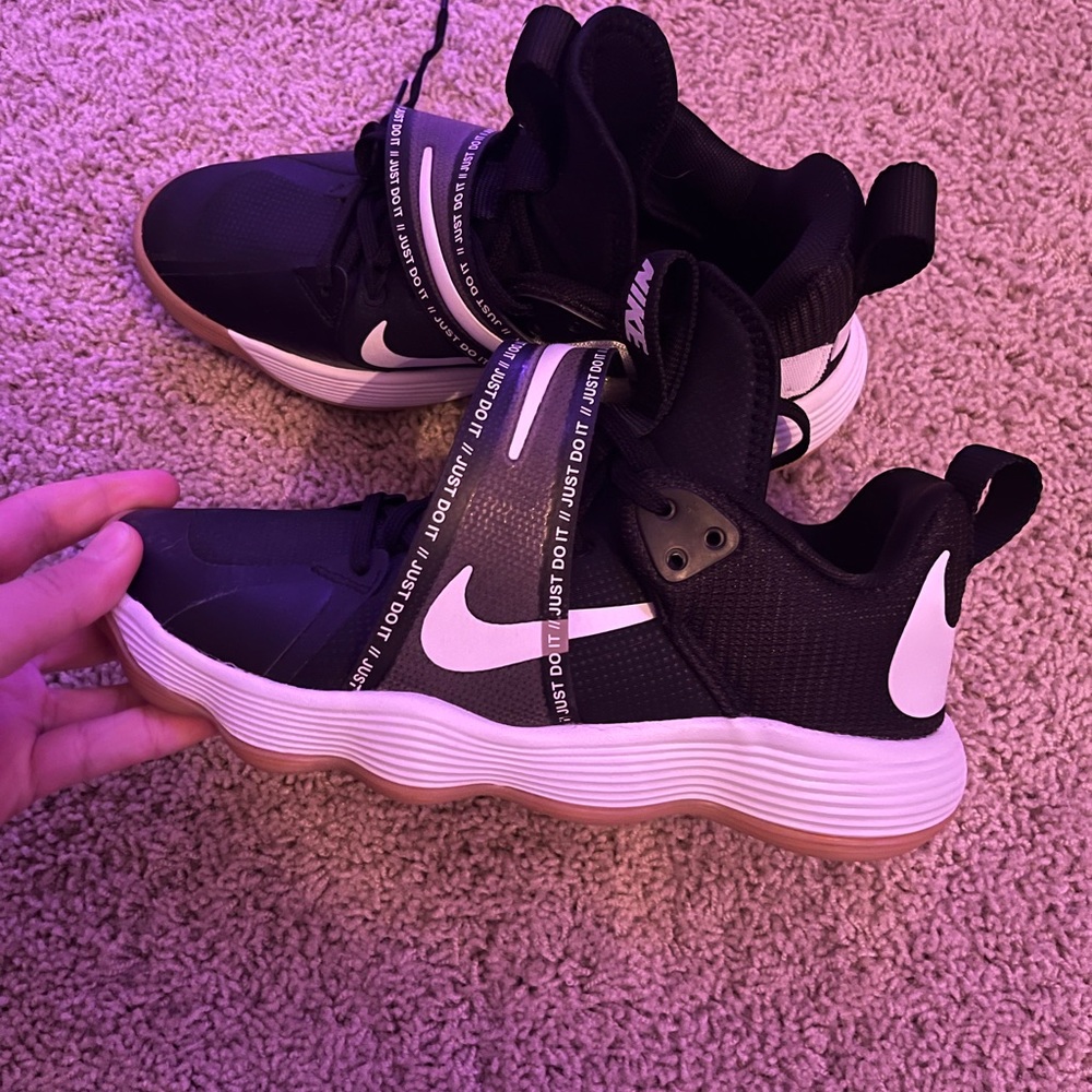 Hyper set volleyball shoes !!